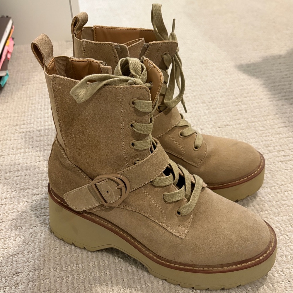 Blondo Tan Suede Lace-Up Combat Boots with Buckle Strap. women size 9- EUC
